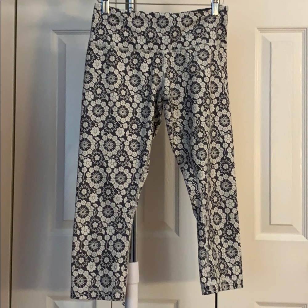 Lululemon crops
